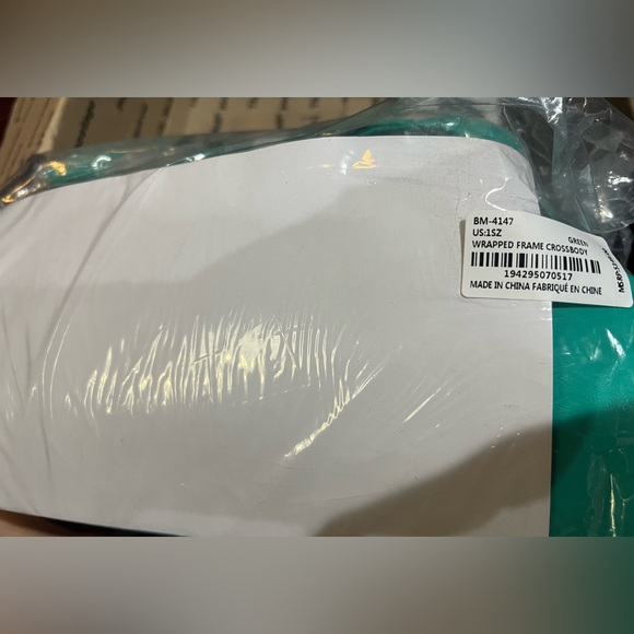 NWT- Badgley Mischka wrapped frame crossbody in green color- style 4147 - Picture 10 of 10